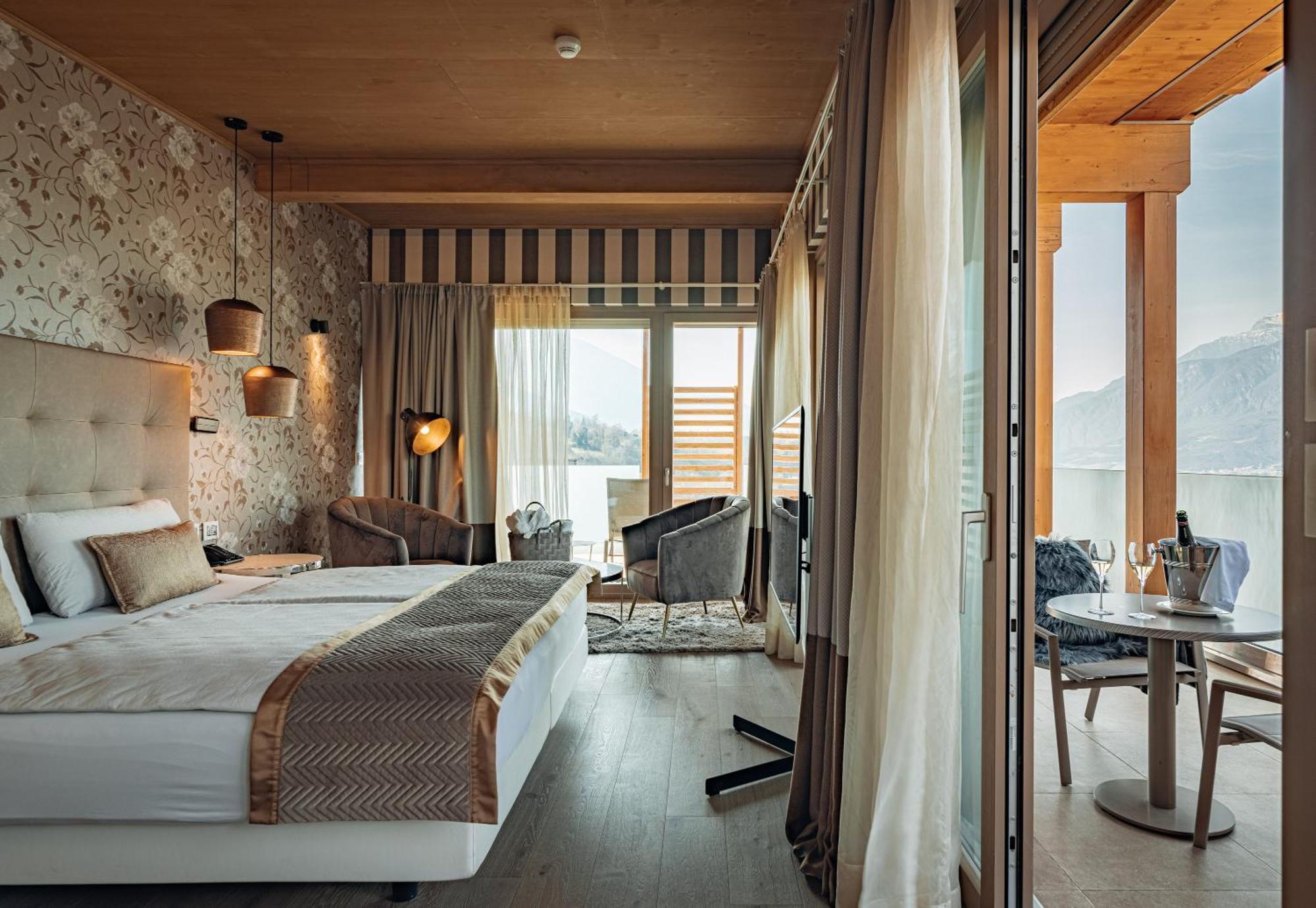 Suite Junior con sauna privada y bañera de hidromasaje